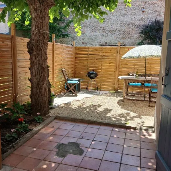 Apartment with a garden，位于穆兰的酒店