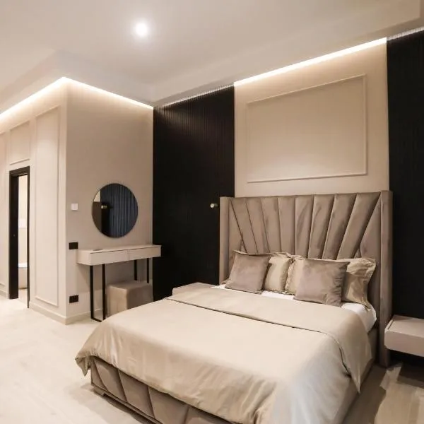 LUNA Gallery Suites，位于那不勒斯的酒店