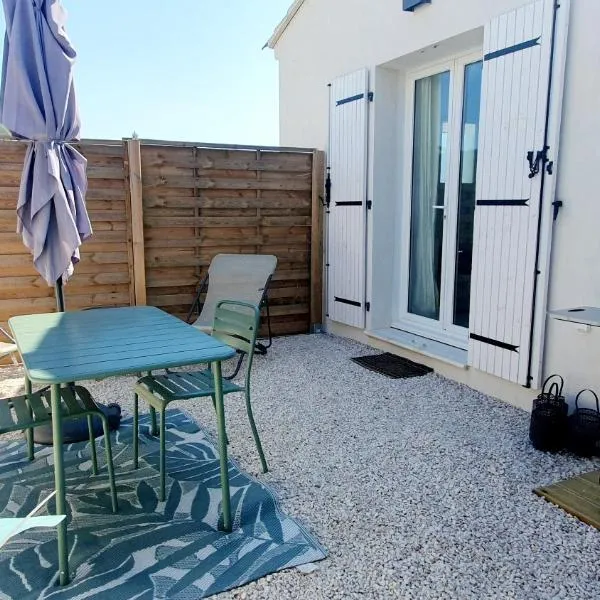 Studio avec jardin et parking proche plages et Sainte-Musse，位于拉加尔德的酒店