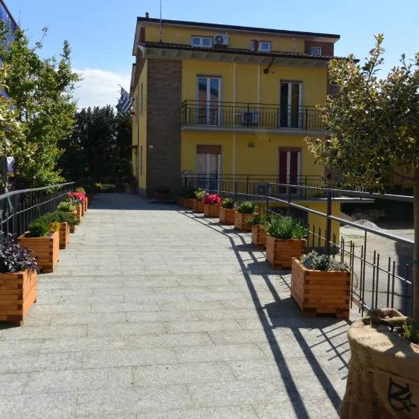 帕维亚奥斯特洛旅舍，位于Carbonara al Ticino的酒店