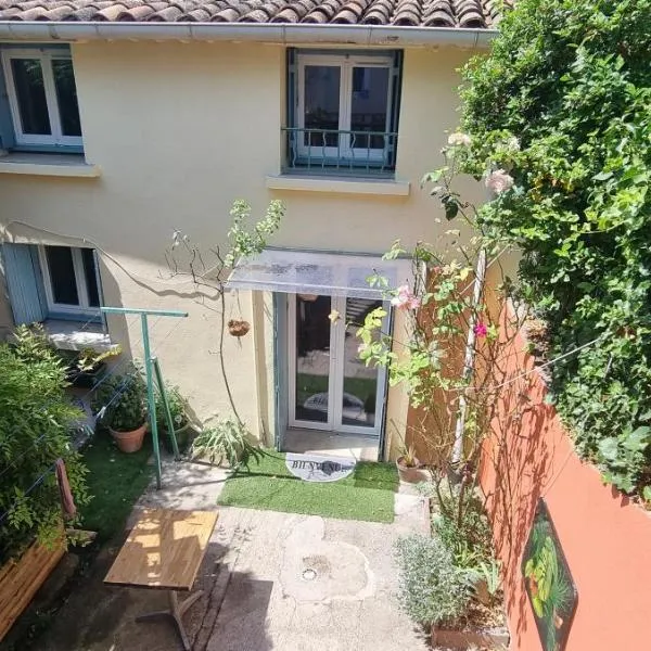 Jolie dépendance avec cour intérieure 2 chambres 3 places，位于Aniane的酒店