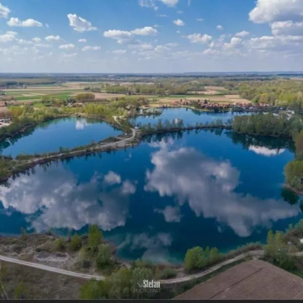 Lotus apartman on the Lake，位于Molve的酒店