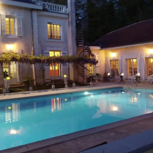 Logis Vélès，位于Aubin的酒店