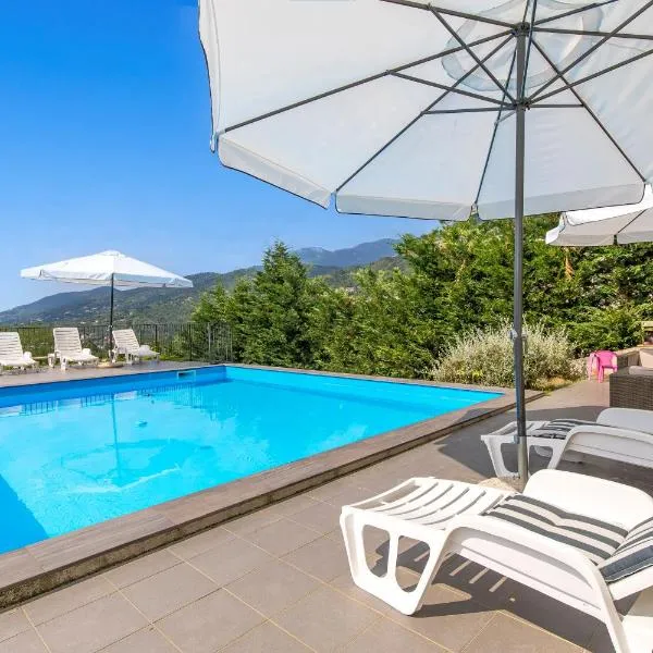 Villa Alternus-apartman Dora，位于伊齐齐的酒店