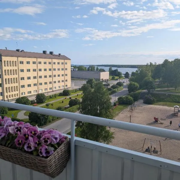 Beautiful apartment with seaview! Top 7th floor Free parking!，位于凯米的酒店