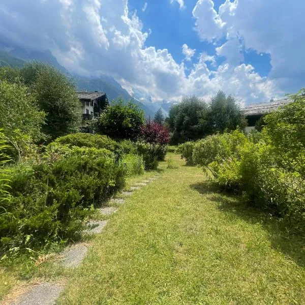 Alpine Escape Mont Blanc at Your Window，位于夏蒙尼-勃朗峰的酒店