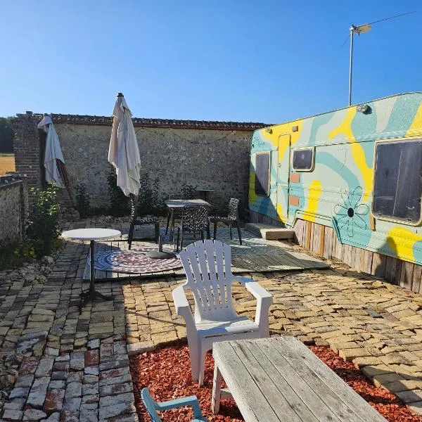 Caravane look Dolce Vita climatisée，位于Gaudreville-la-Rivière的酒店