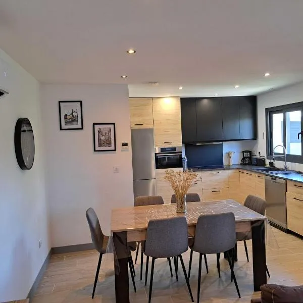 Pacific Green-80M2-Clime-2 big Suites-Parking privé 2 cars-Jardin-Confort，位于Chalifert的酒店