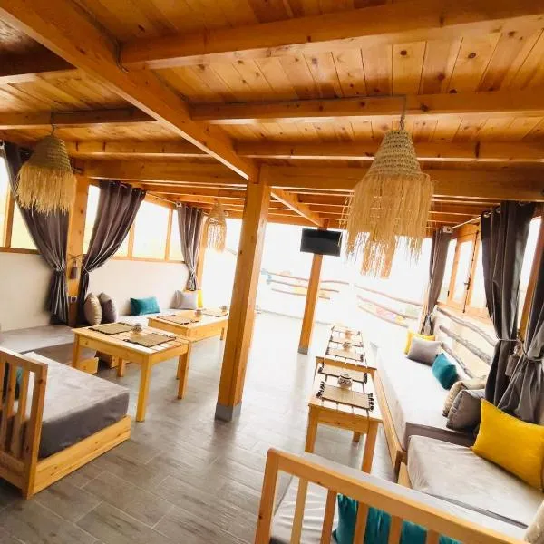 Moonlight Surf Hostel，位于塔哈佐特的酒店