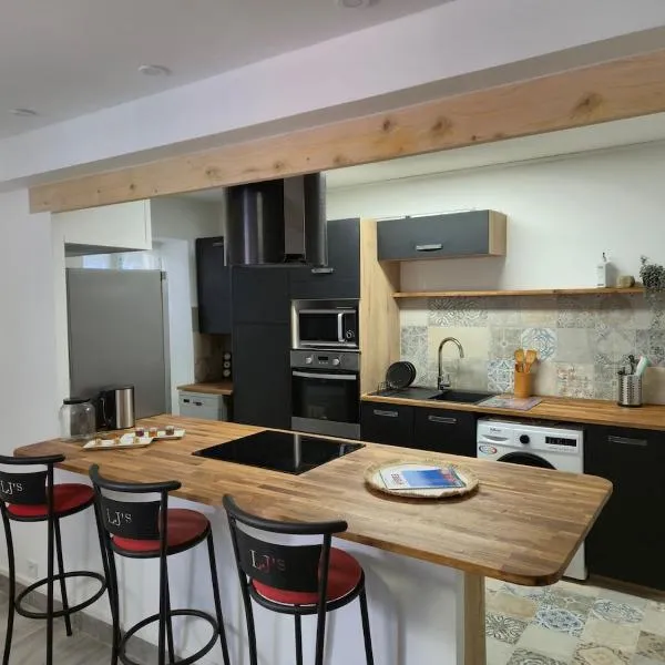 Un petit pied à Hyères，位于耶尔的酒店