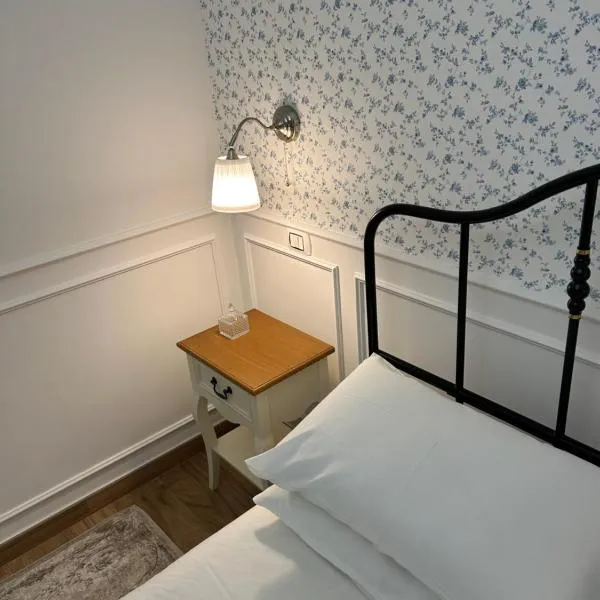 Charming Beachfront Retreat，位于里波斯托的酒店