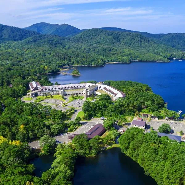 Urabandai Lake Resort Goshiki no Mori，位于北塩原村的酒店