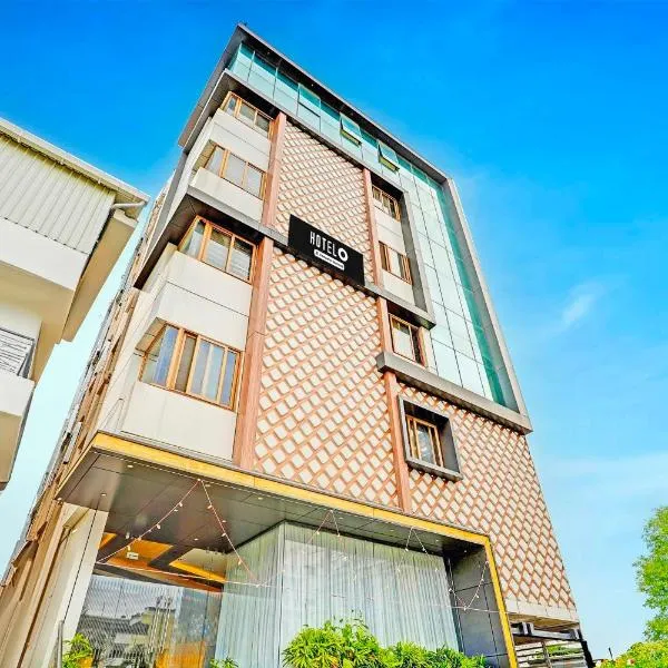 Super Hotel O Indiranagar，位于班加罗尔的酒店