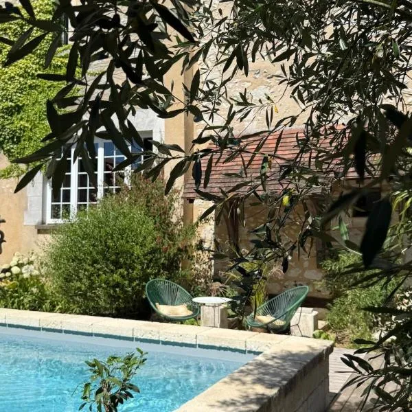 Le Nid Des Prés Gîtes & Spa,位于Mensignac的酒店