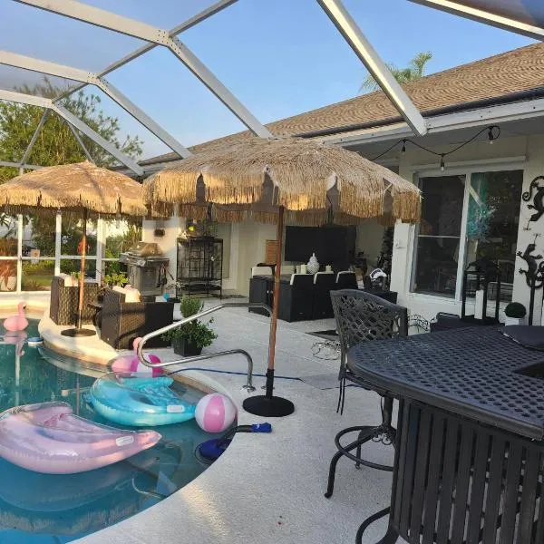 Gallery Suite Tropical Retreat Pool Access，位于圣露西港的酒店