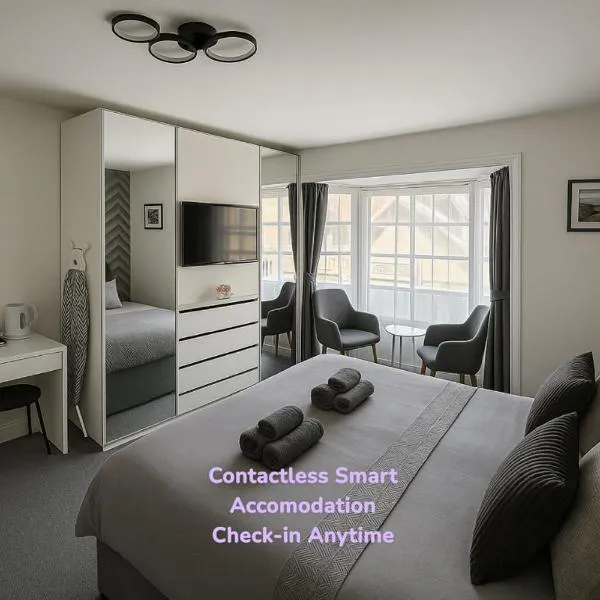 Great Georges Retreat Central Weymouth Beach Contactless Smart Accommodation，位于韦茅斯的酒店