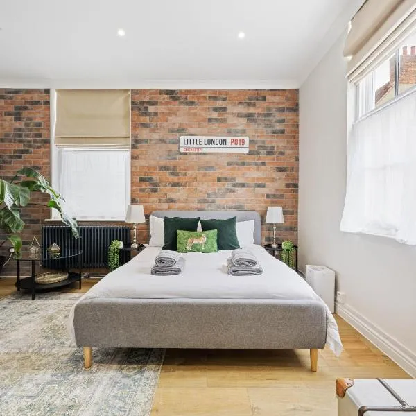 City Centre Entire Studio Apartment- Self check in，位于奇切斯特的酒店
