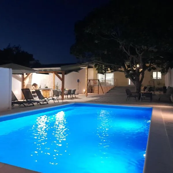 Villa Iva，位于Raštević的酒店