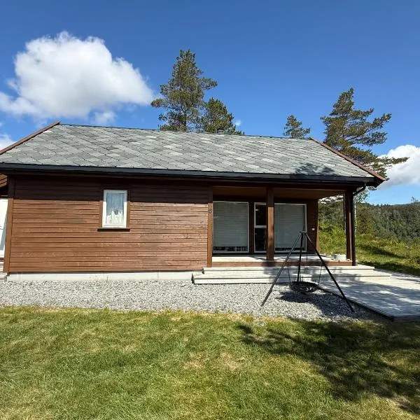 Flott familiehytte på Haukås i Strandebarm，位于Kvam的酒店