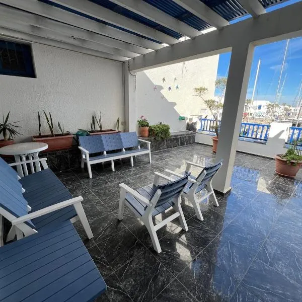 Monastir duplex with terrace in the marina，位于莫纳斯提尔的酒店
