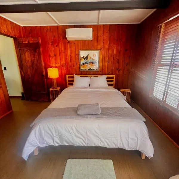 Joshua Tree Ranch House Motel - Downtown - Room #6，位于约书亚树的酒店