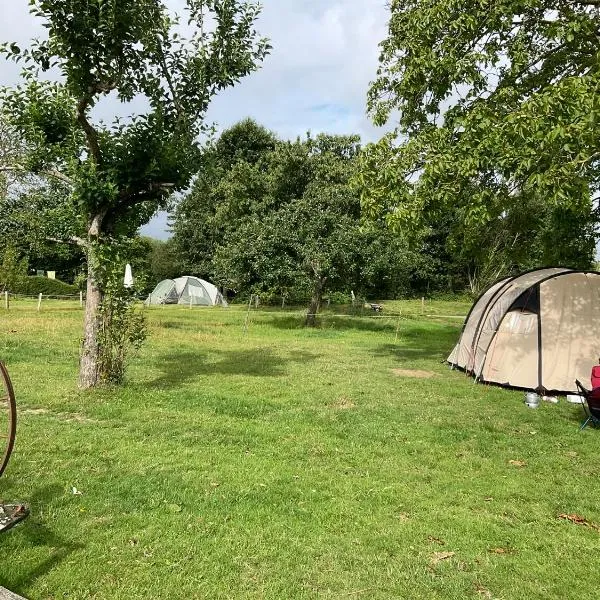 Les Sources Camping club apportez votre tente，位于Les Cresnays的酒店