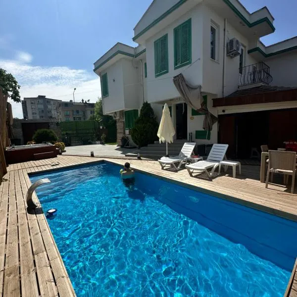 Yeşil Panjurlu Bahçeli Villa，位于Nilüfer的酒店