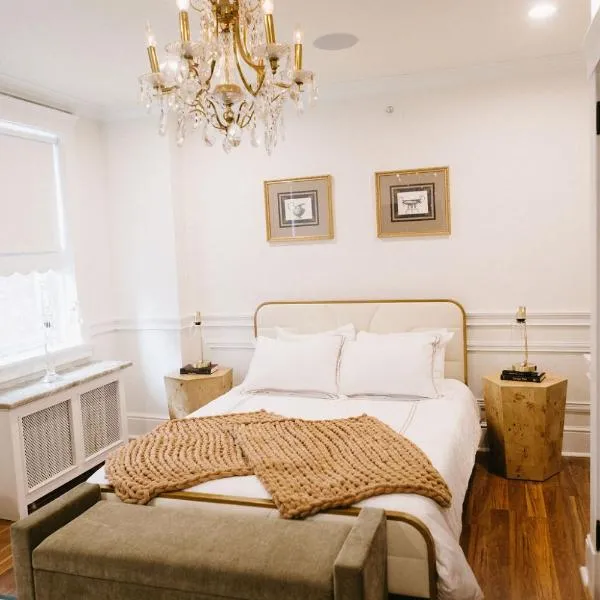 Chateau Connellsville Eclectic Homage Suite，位于Connellsville的酒店