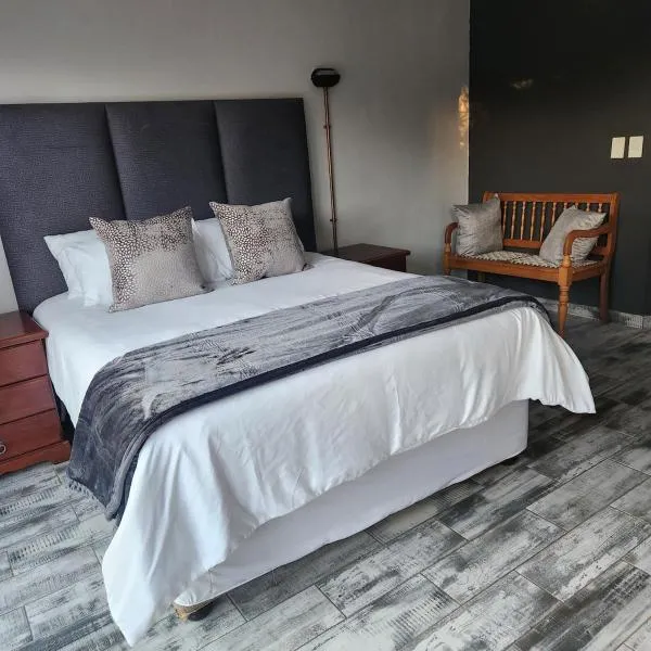 Modern Comfort at 44 Biddulph，位于哈里史密斯的酒店