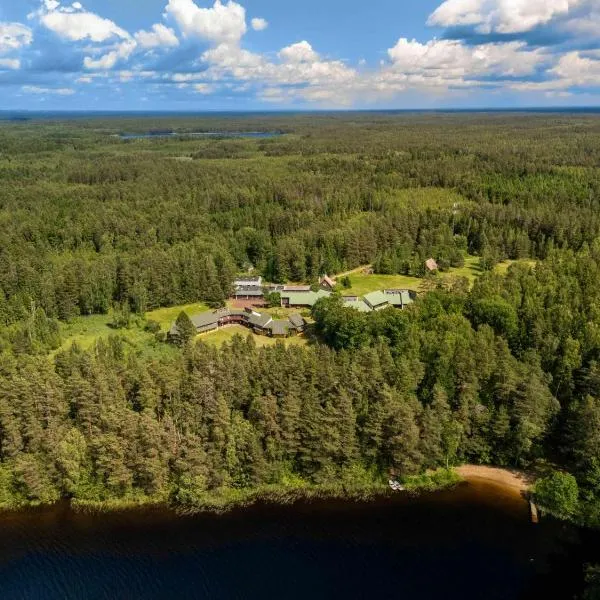 Poilsio kompleksas Tolieja Vieta renginiams bei poilsiui ant ežero kranto，位于Kulionys的酒店