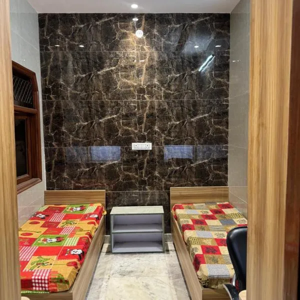FlexiBay-Affordable Hostel in North Delhi with Meals，位于德里的酒店