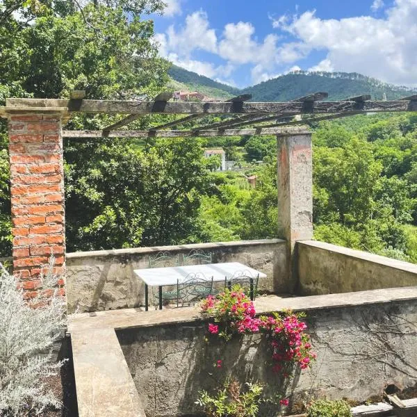 Residenza Nemus Olea Mare e Montagna，位于Graveglia的酒店