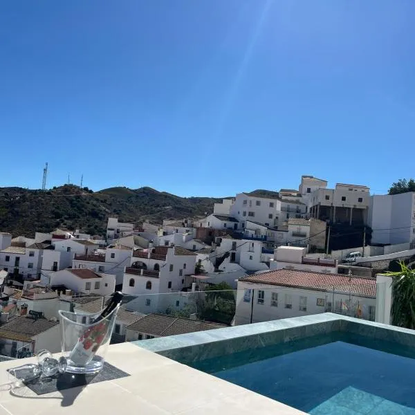 La LIPA SUITES con piscina privada，位于Almáchar的酒店