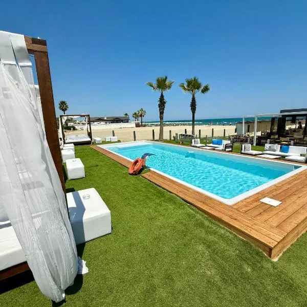 Hotel La Pergola，位于阿尔巴·阿德里亚蒂卡的酒店