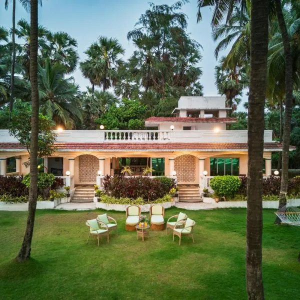 StayVista's Villa Bharat - Beachfront serenity with A spacious lawn，位于孟买的酒店