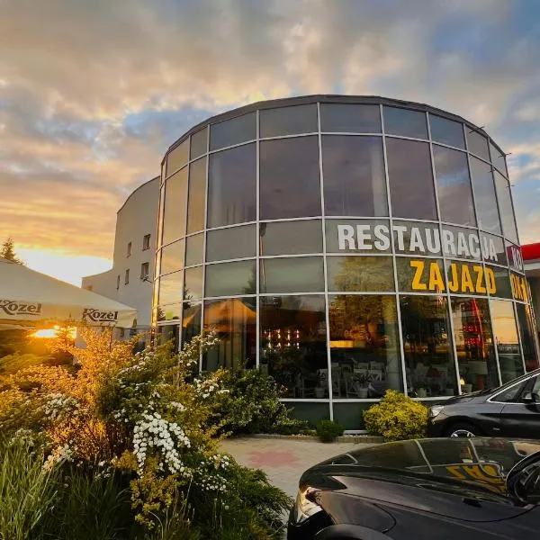 Zajazd Okalina，位于奥帕图夫的酒店