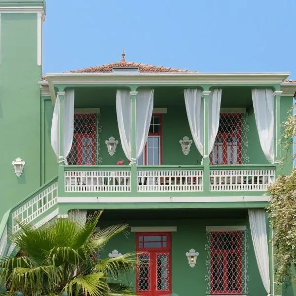 Vintage Balcony Guesthouse & Suites，位于欧瓦的酒店