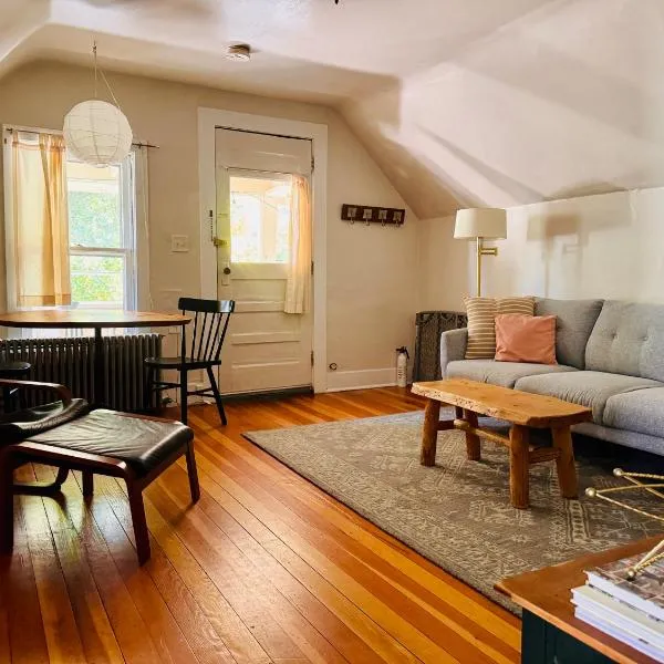 Cozy 1BD in Burlington’s Coolest Neighborhood，位于伯灵顿的酒店