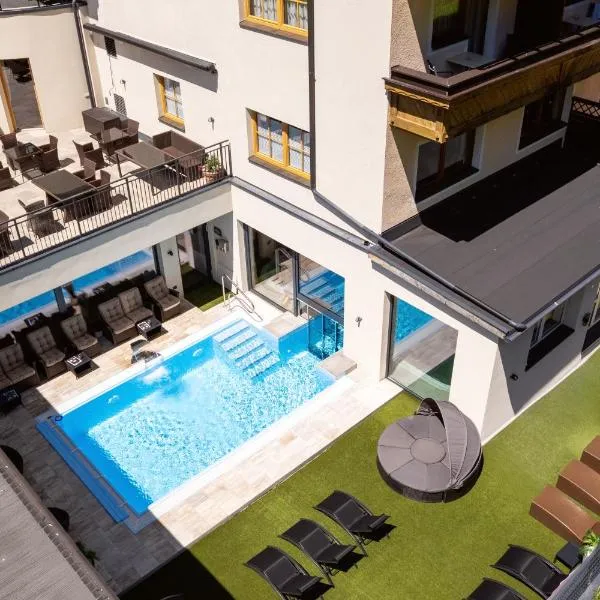 Hotel Alpenkönigin - Sommer Silvretta Premium Card inklusive，位于湖城的酒店