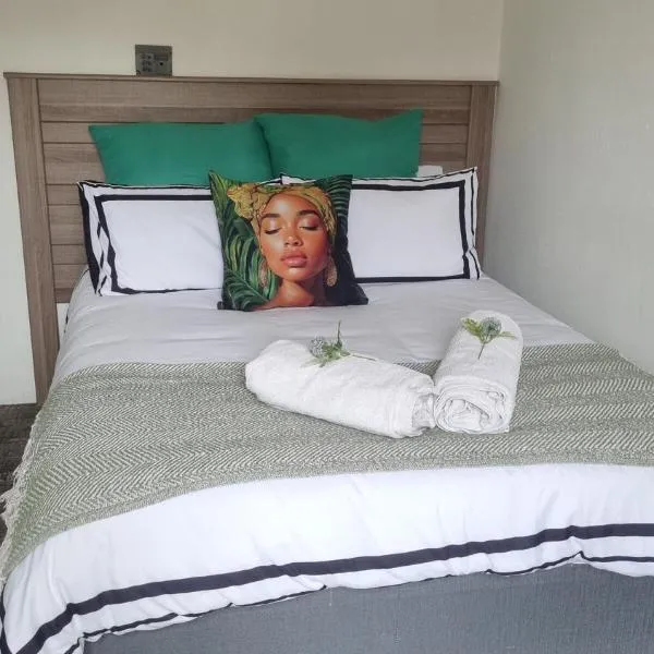 Studio apartment, water backup, 12 min from OR Tambo，位于杰米斯顿的酒店