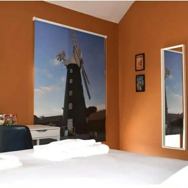 The Bell Hotel，位于Burgh le Marsh的酒店