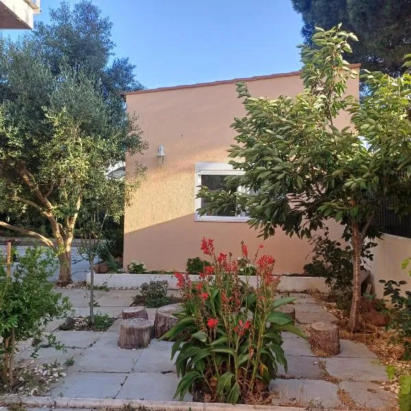 Garden house in Cascais，位于卡斯卡伊斯的酒店