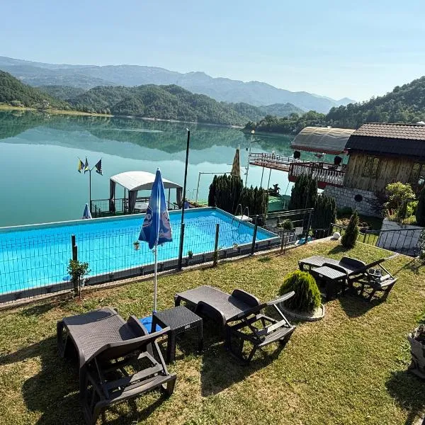 'Miris Ljeta' Cozy Lakefront Holiday Home，位于Jablanica的酒店