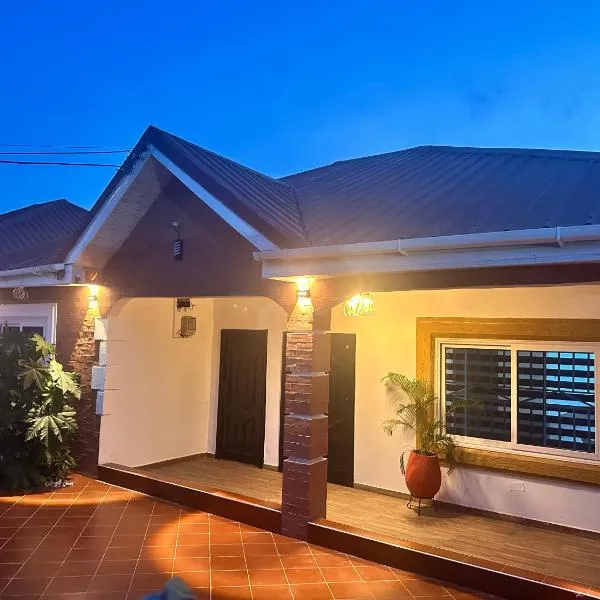 Villa de ChrisBai，位于Oyarifa的酒店