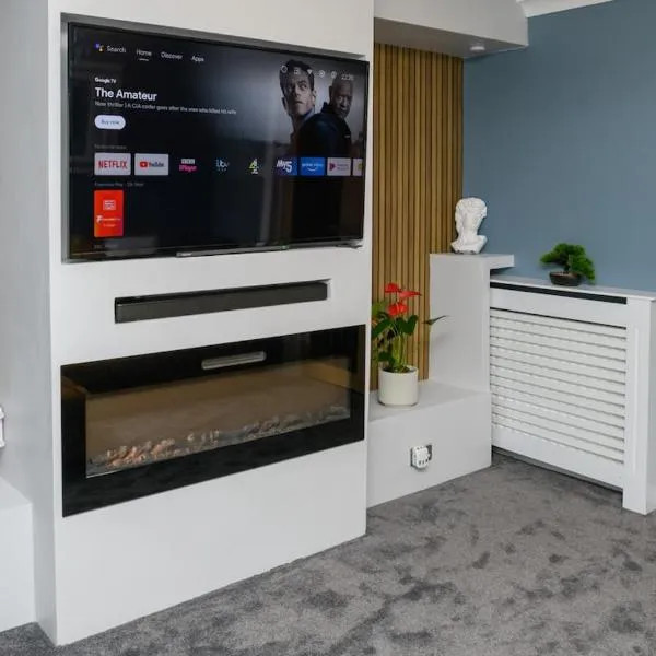 The Whitehouse M6, Junction 10 With Parking，位于沃尔索尔的酒店