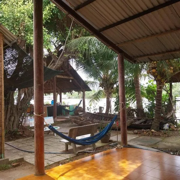 BenTrestay，位于Giồng Tú Ðiền的酒店