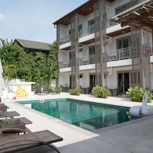 Ampha Place Hotel，位于湄南海滩的酒店