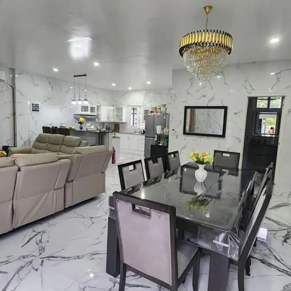 Stargazers Luxury Condo Complex apartments，位于Ocoy的酒店