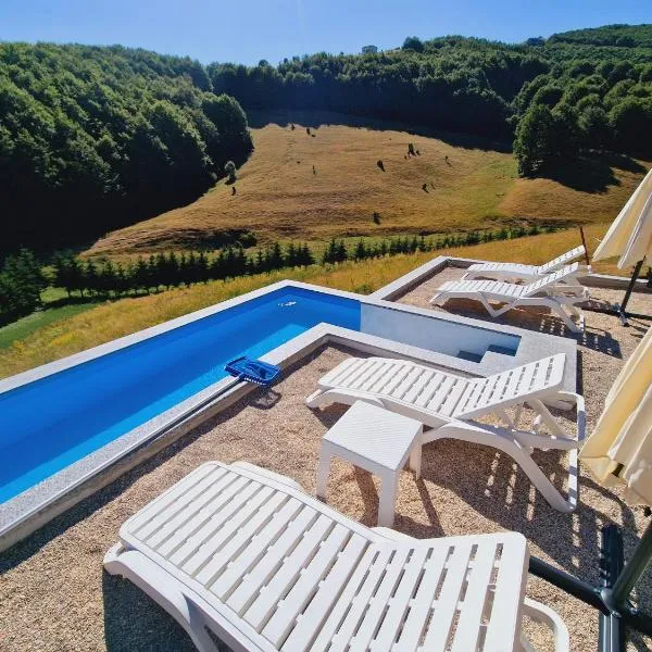 Weekend house NEST Bjelašnica，位于别拉什尼察的酒店