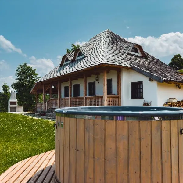 Căsuță tradițională cu ciubăr și saună în Bran - Casa de la Nuci，位于Sohodol的酒店